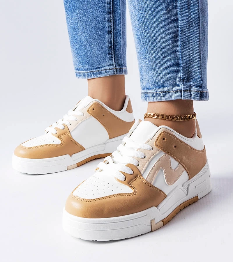 Braune Schuhe mit dicker Sohle von Harter