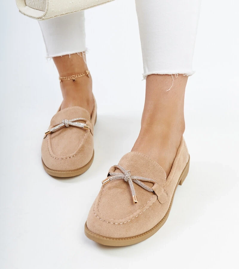 Beige Mokassins mit dekorativer Schleife von Endike