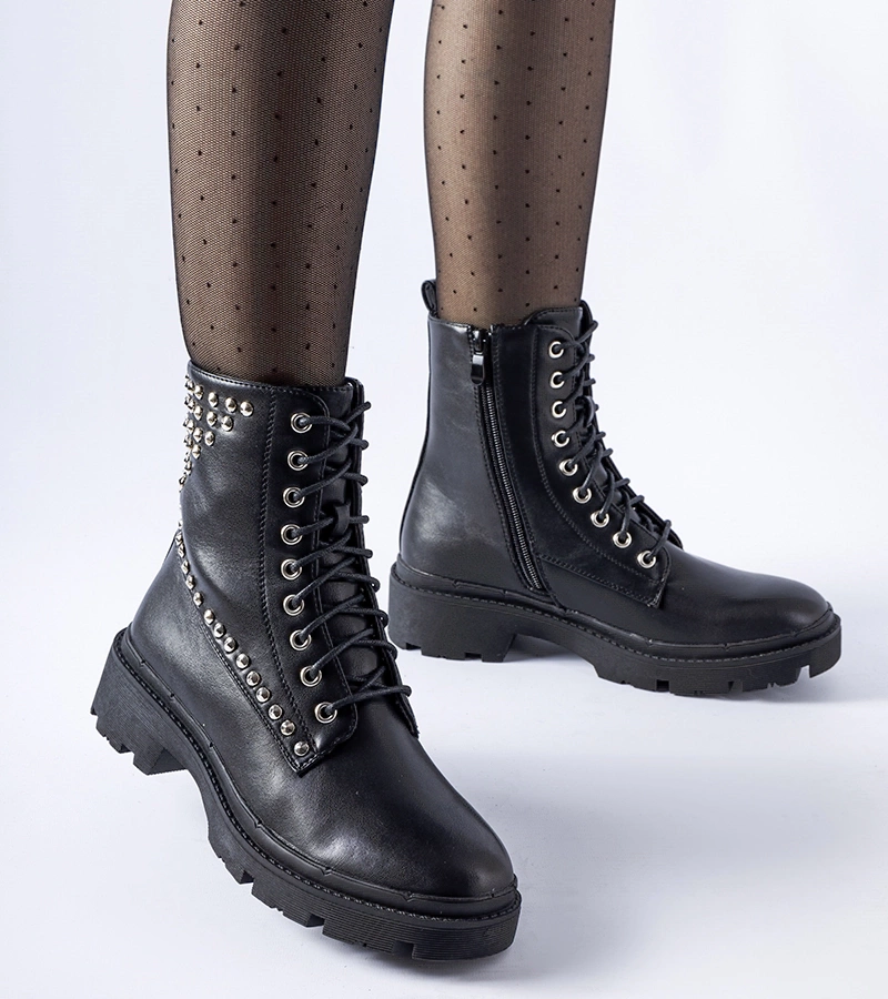 Schwarze Bobbitt-Stiefeletten mit Nieten verziert