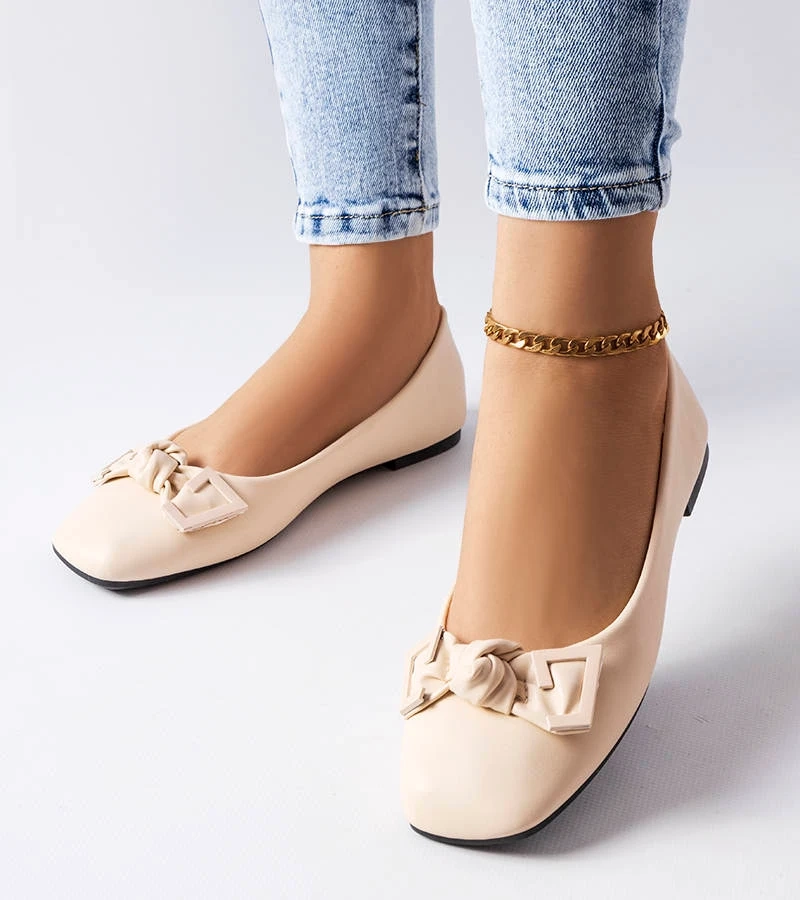 Hellbeige Ballerinas mit Schleife von Tabitha