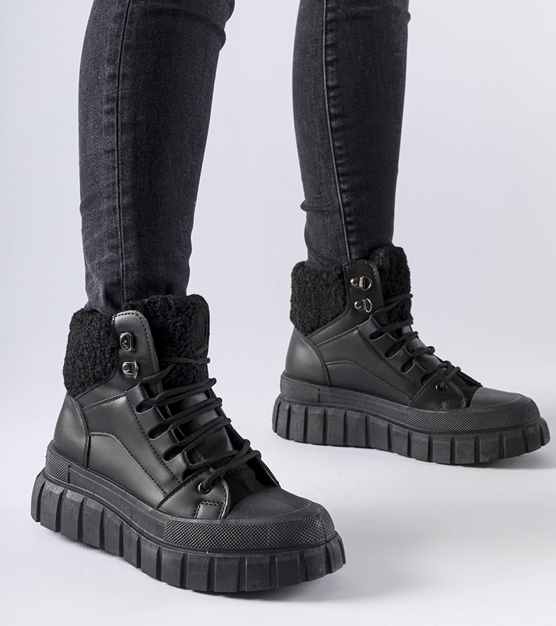 Schwarze gefütterte Sneaker von Adamsville