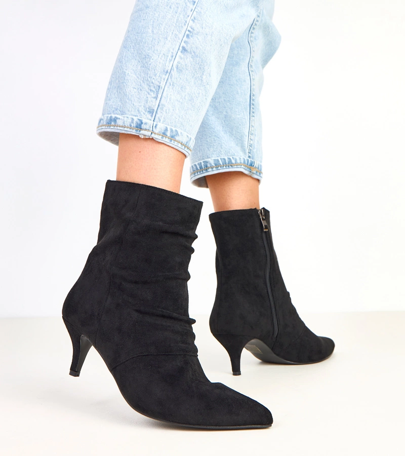 Schwarze Stiefeletten mit niedrigem Absatz und Raffung Karen