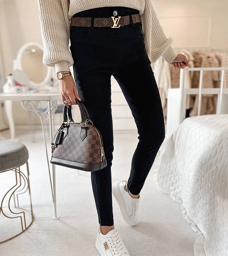 Schwarze Leggings mit Knopfverzierungen von Clémence