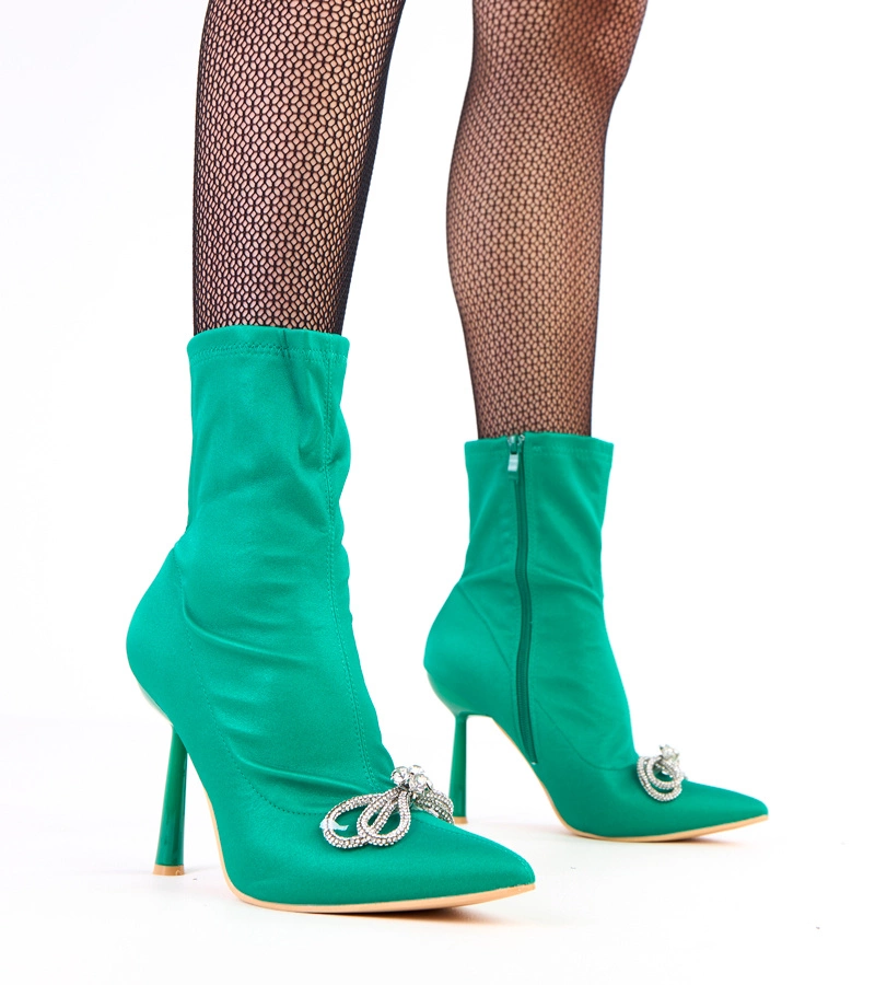 Grüne Satin-Stiefeletten mit Zirkoniaschleife Bellana