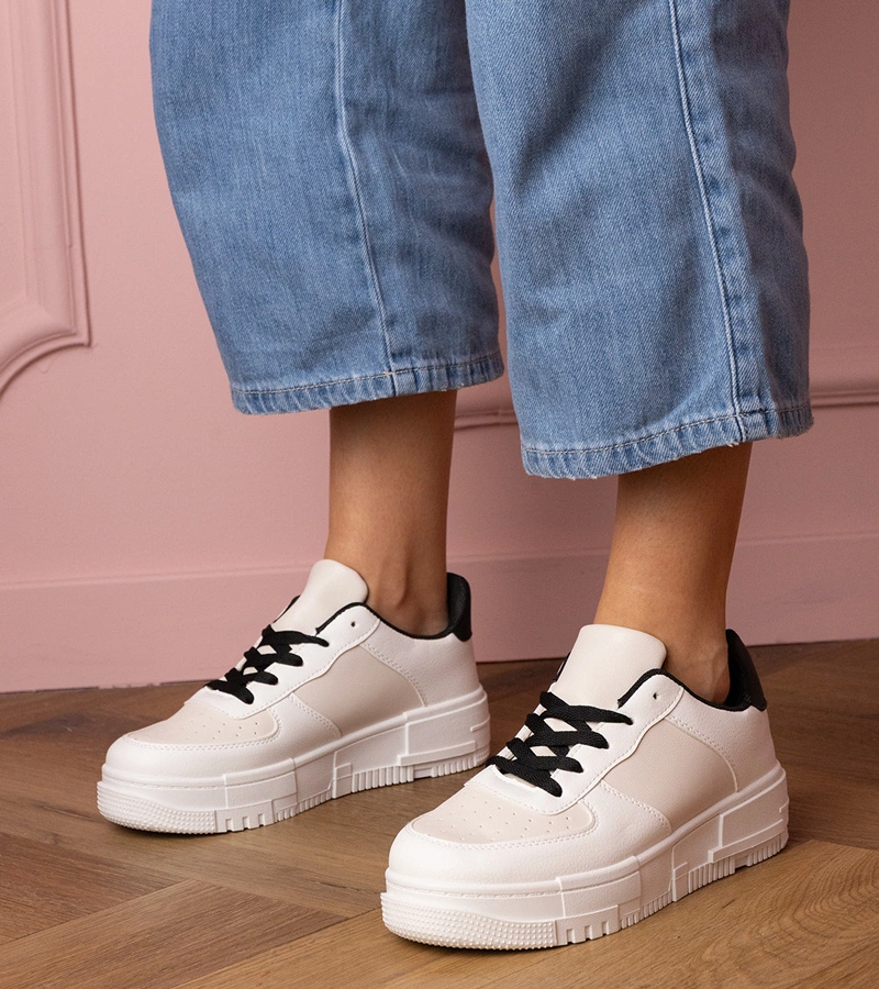 Beige sportliche Sneaker auf Plattform Luneta