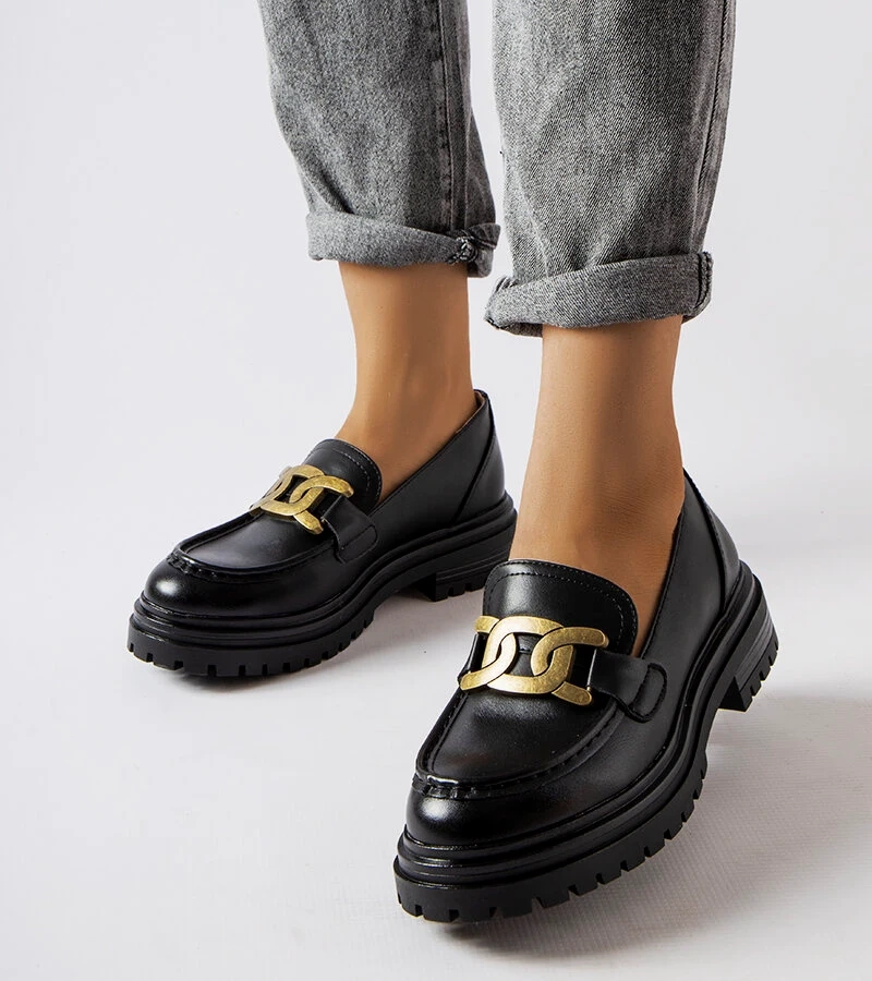 Schwarze Mokassins verziert mit einer Schlanders-Schnalle