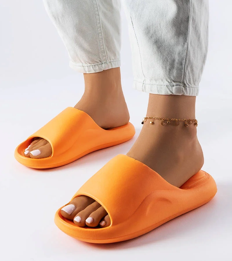 Orangefarbene Gummiklappen von Cecil