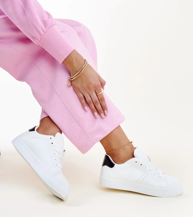 Schwarz-weiße Akila Sneakers