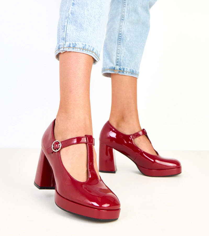 Bordeauxfarbene Halbschuhe mit Absatz und Verschluss Adaoha