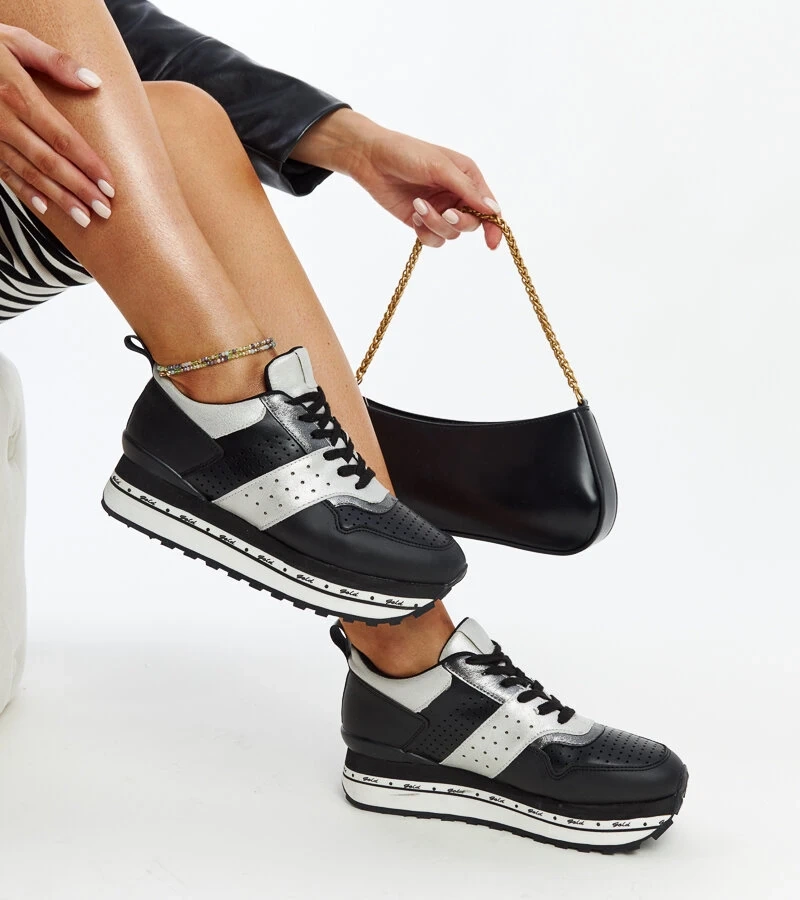 Schwarze High-Soled Sneakers von Askalua