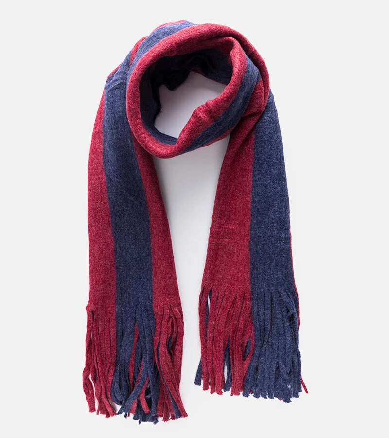 Granatrot-roter Schal mit Fransen von Lana