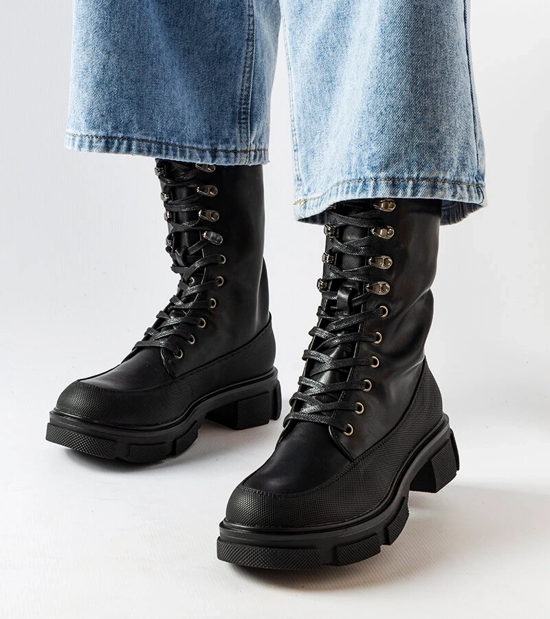 Schwarze Lori-Stiefel mit dickerer Sohle