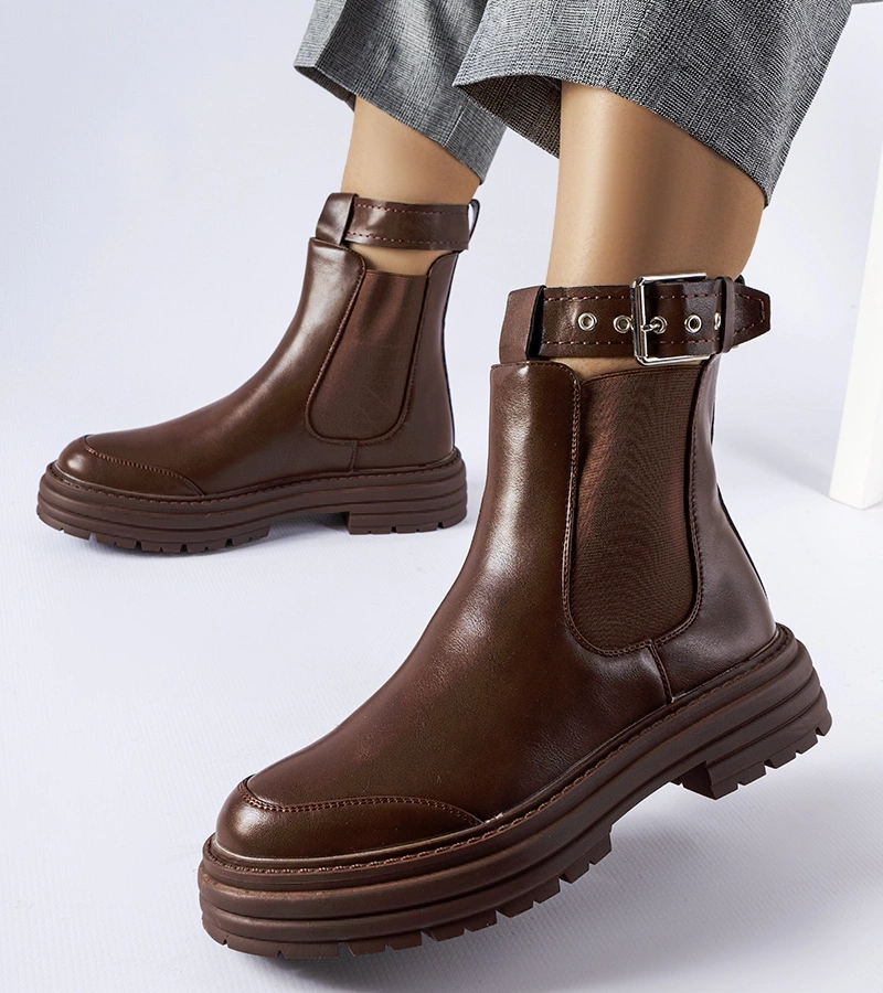 Braune Stiefeletten mit dekorativem Verschluss Jonesboro