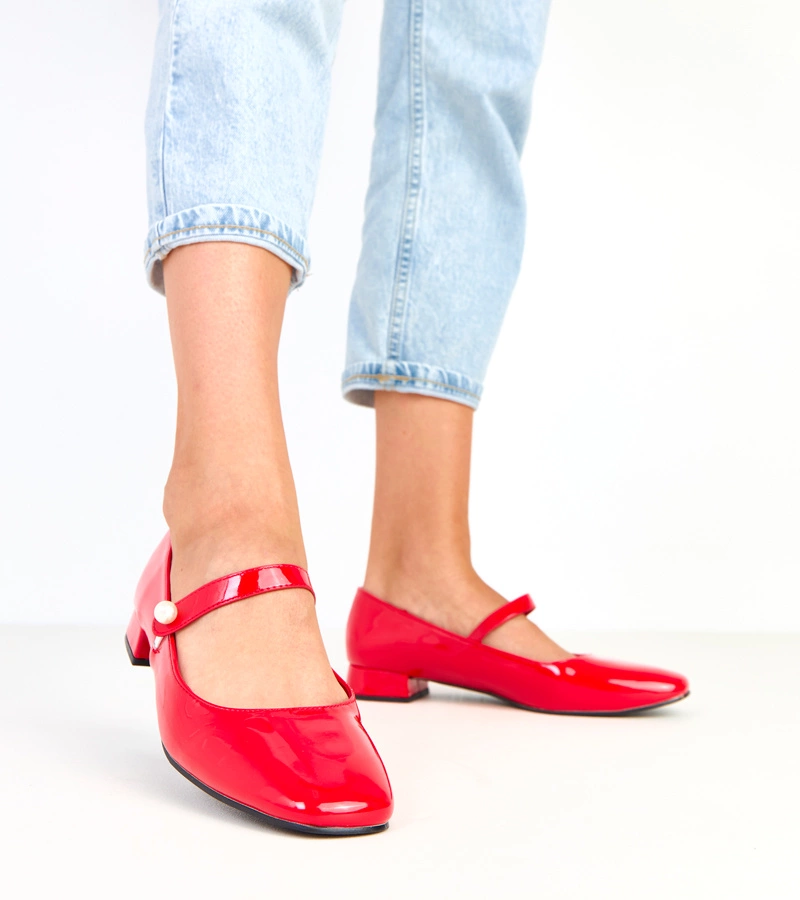 Rote lackierte Pumps mit Blockabsatz und Riemen Saga