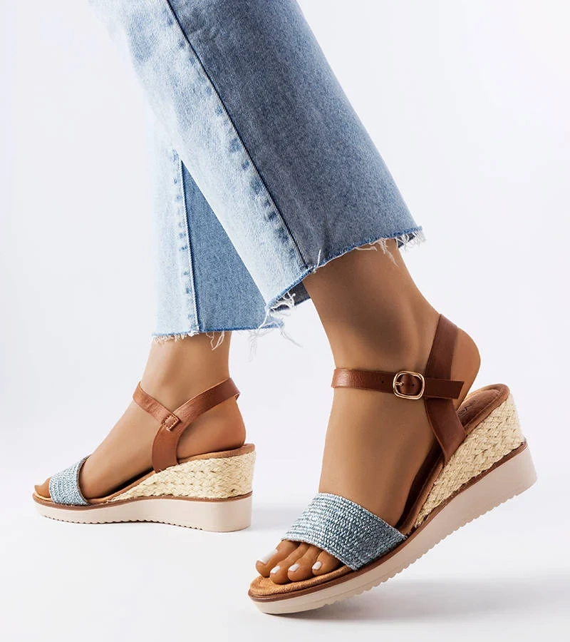 Żółte czółenka na słupku z motywem skóry wężą   Dolores