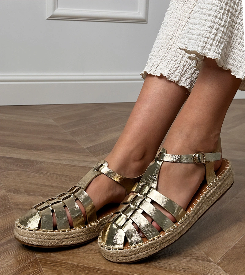 Goldene Sandalen Espadrilles Gladiatoren aus Kunstleder Talejda