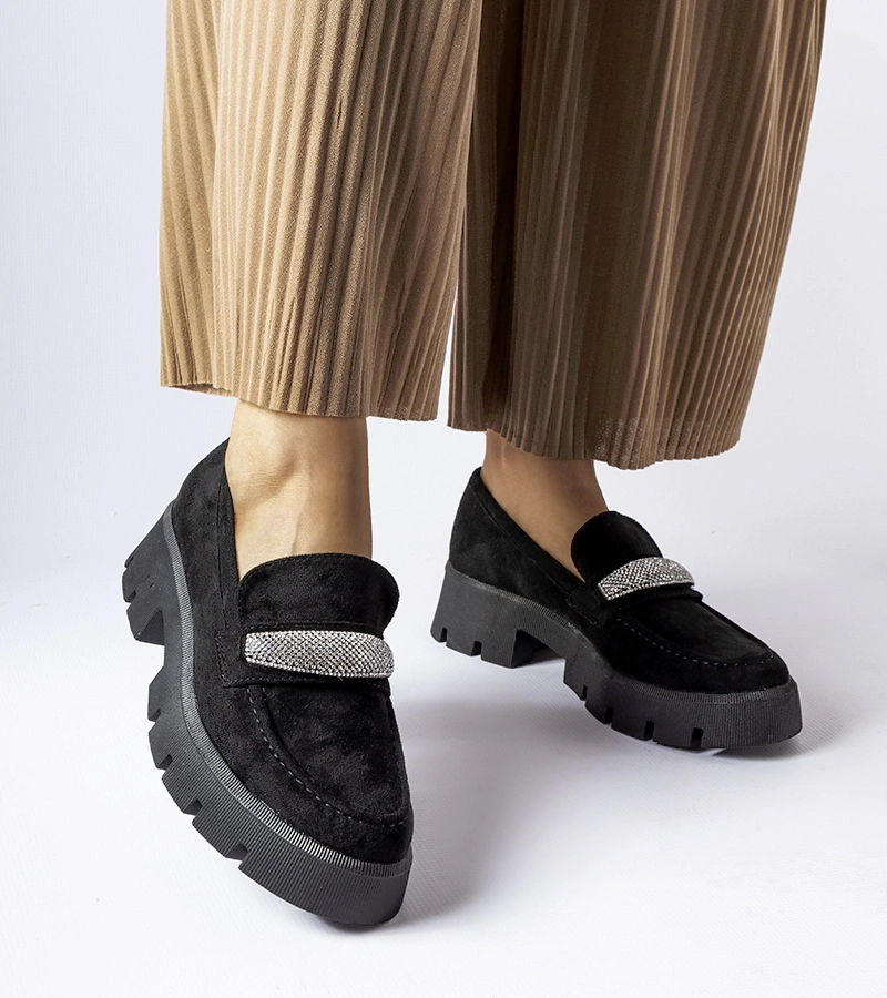 Schwarze Mokassins mit massiver Sohle von Macario