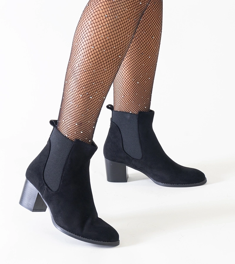 Schwarze Stiefeletten mit Blockabsatz und elastischen Einsätzen aus Eco-Suede Nadisa.