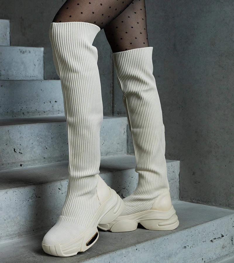 Beige Slipper-Stiefel mit elastischem Schaft und massiver Sohle Lokira