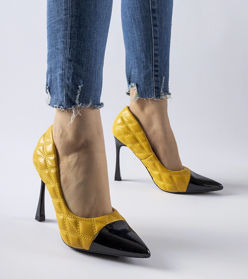 Gelbe gesteppte Stilettos von Benito