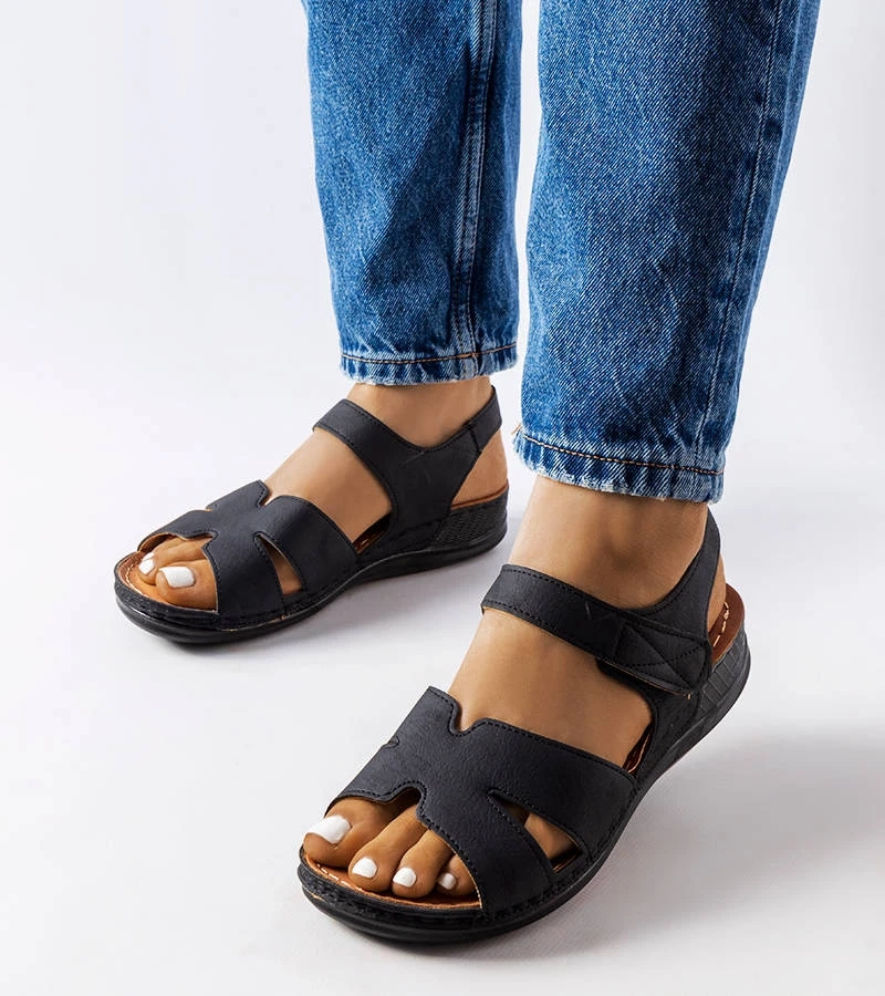 Schwarze Nelly-Sandalen mit niedrigem Keilabsatz