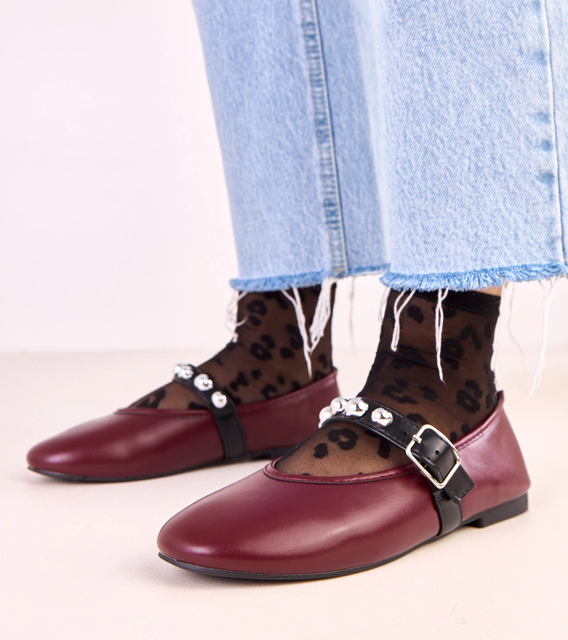 Bordeauxfarbene Ballerinas mit verziertem Faira-Schnallen