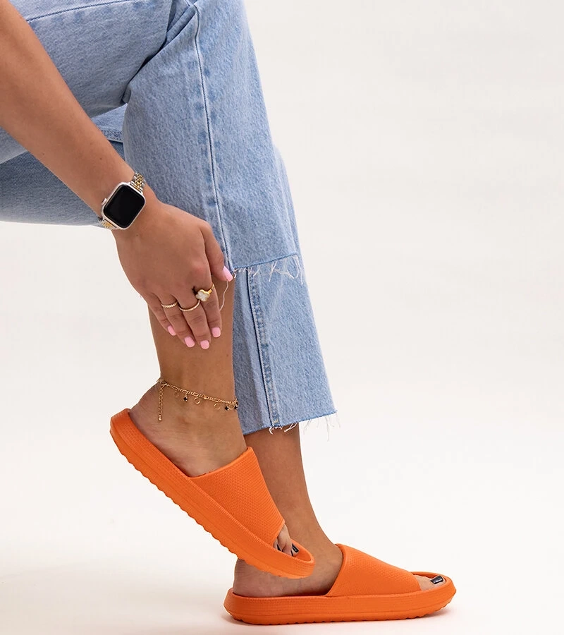 Orangefarbene Schaumstoff-Klappen von Ruba