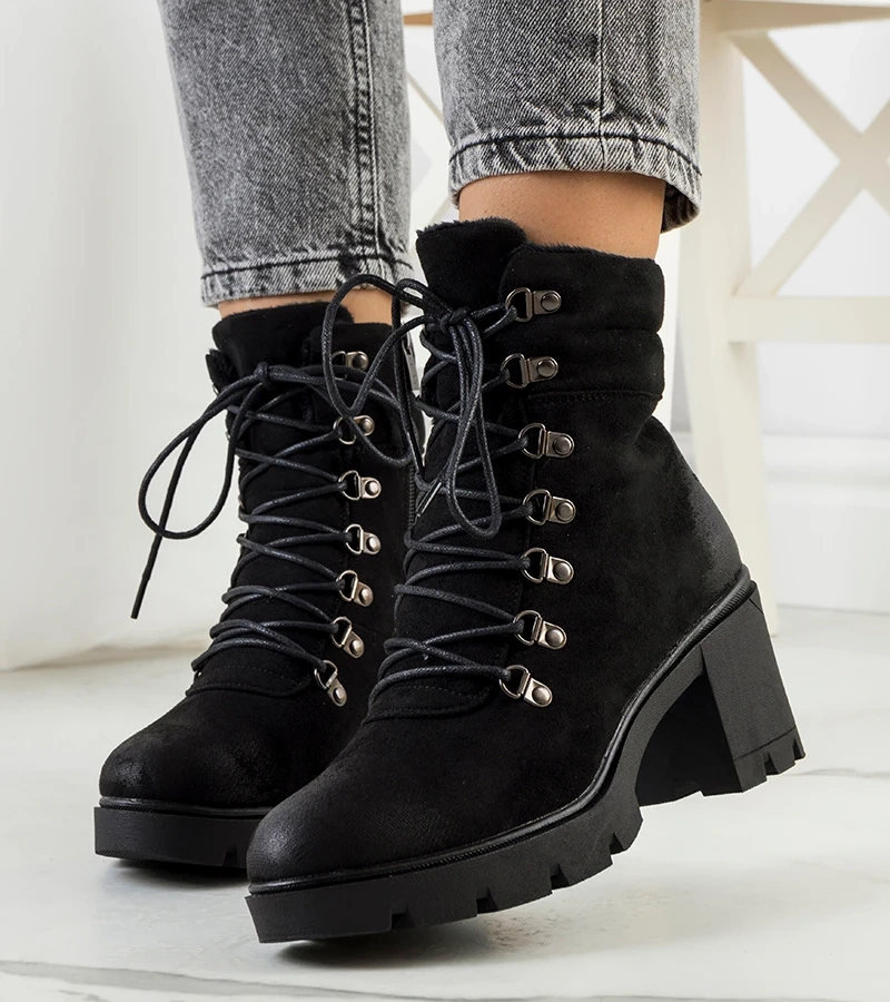 Schwarze Stiefeletten auf Säulenabsatz von Langesko