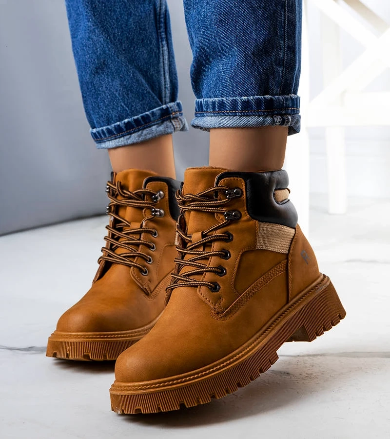 Braune gefütterte Trapperstiefel von Nadel