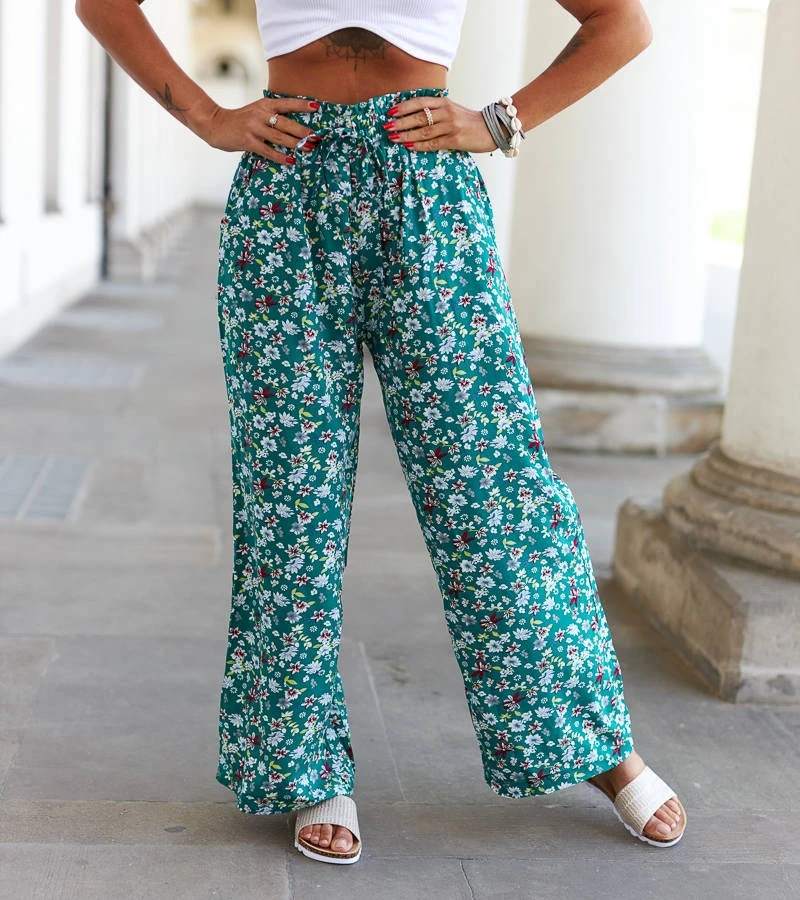 Grüne, breite Grazia-Hosen mit Blumenmuster