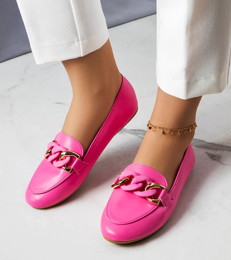 Rosa Mokassins mit Kette für Oma