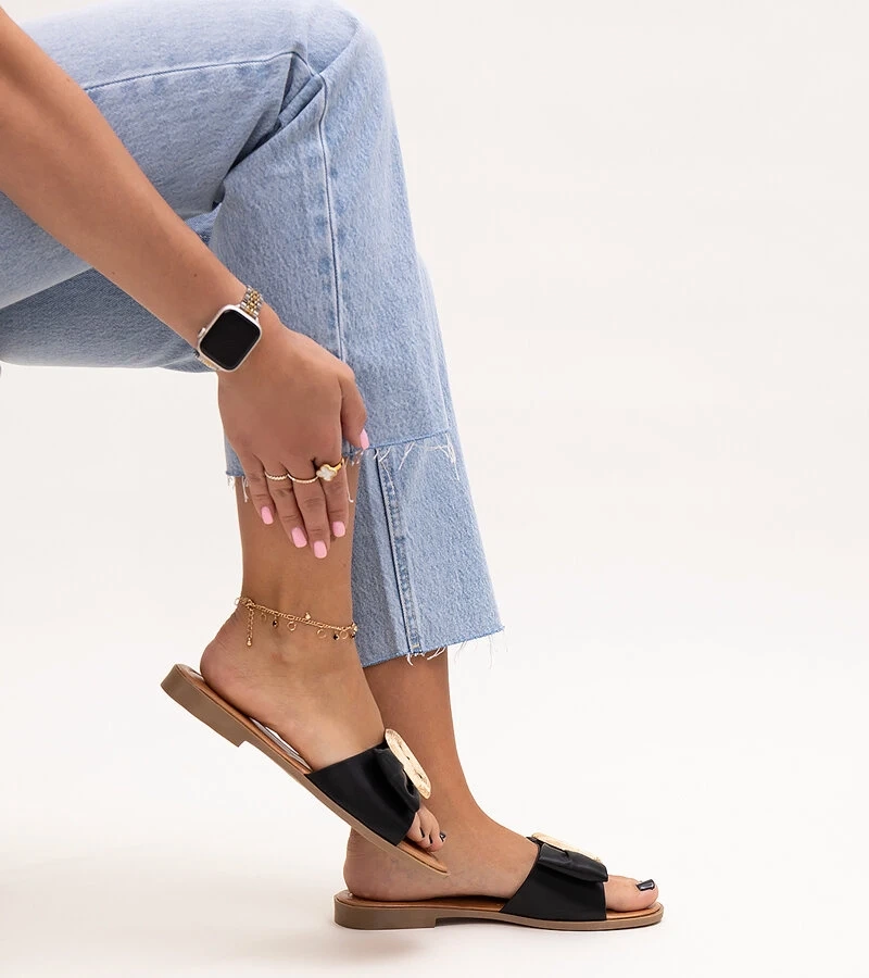 Schwarze Pantoletten mit Limera-Schnalle