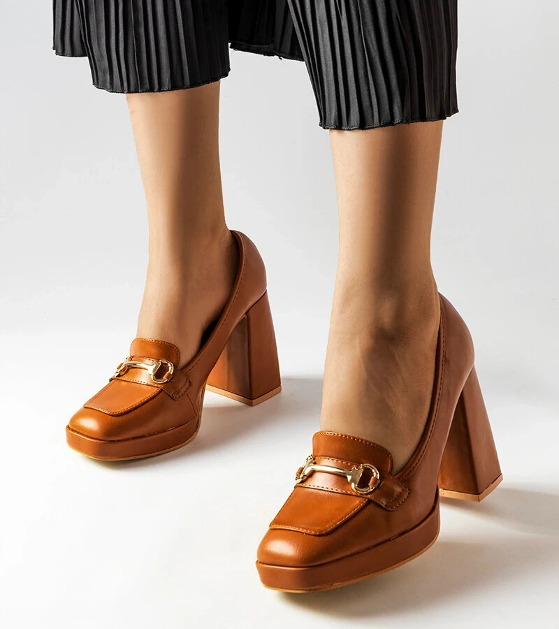 Braune Pumps auf geometrischem Absatz Blaiss