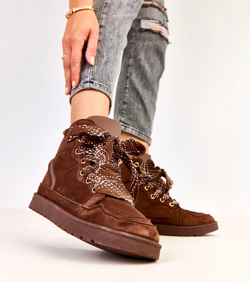 Hohe braune Sneakers mit dicken Schnürsenkeln Klevis