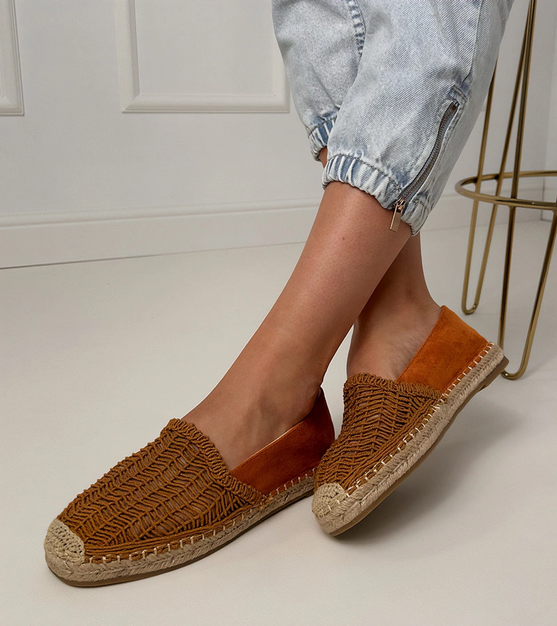 Braune durchbrochene Plateausandalen Plevis