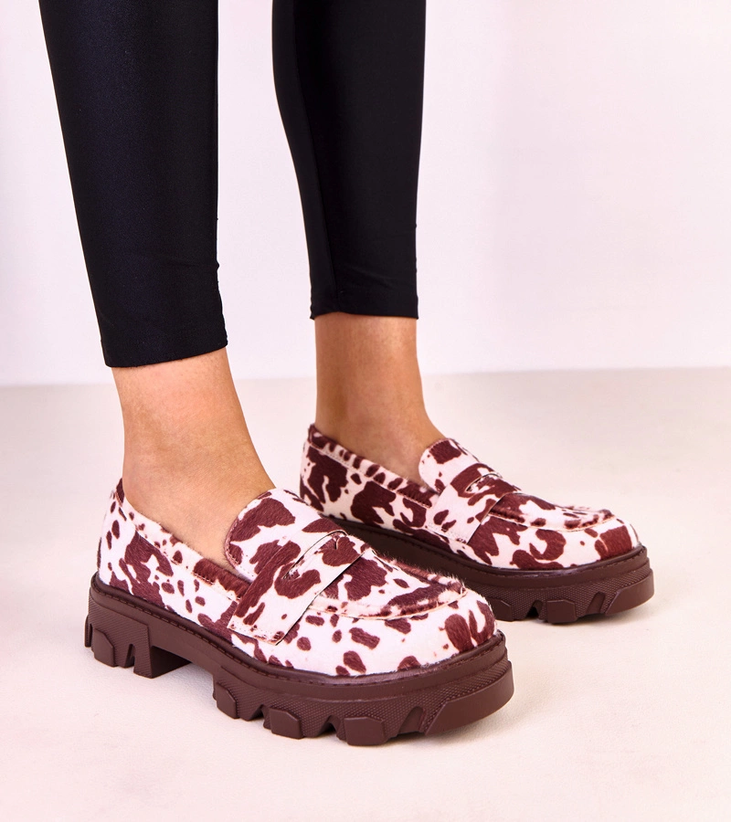 Braune Damenmokassins mit Kuhflecken Loles