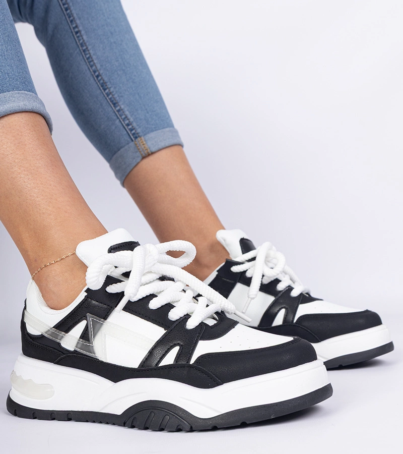 Schwarz-weiße Sneakers mit dicken Schnürsenkeln Luciana