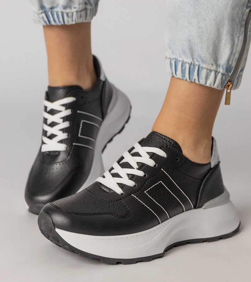 Schwarze Sportsneaker mit silbernem Einsatz Lenkuta