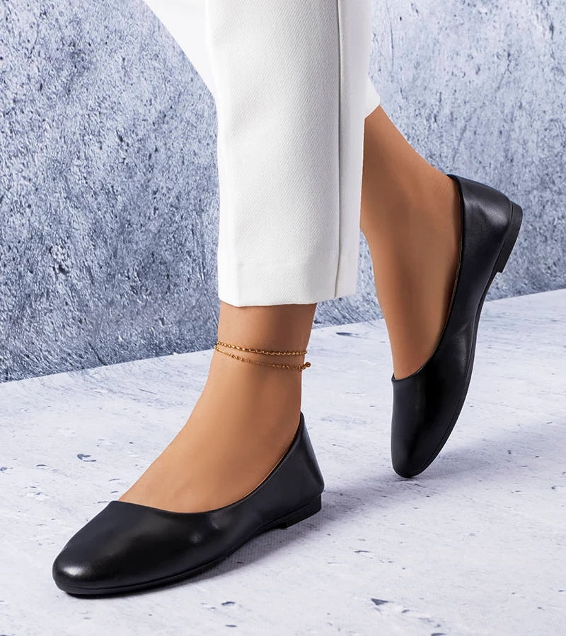 Schwarze Ballerinas mit Lederinnensohle von Truchon