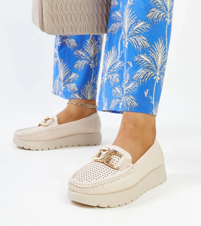 Beige Leena Halbschuhe mit Lochmuster und Lederinnensohle