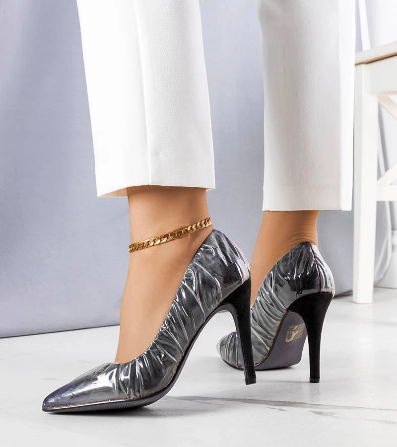 Schwarze High Heels, mit Folie bezogen von Erika