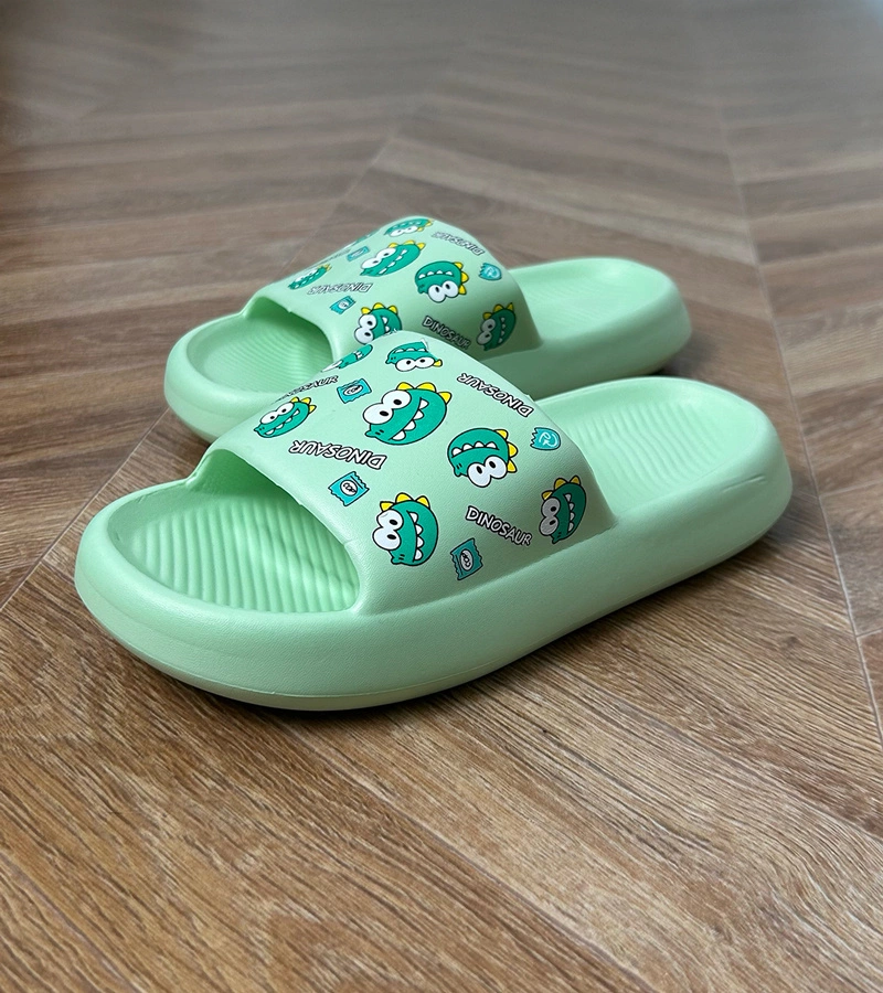 Grüne Kindersandalen mit Dino-Print