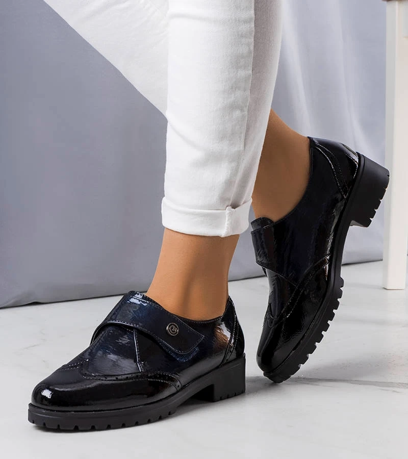 Marineblaue lackierte Halbschuhe von Bateli