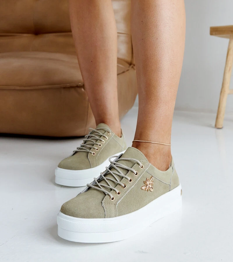 Grüne Ledersneakers mit dicker Sohle von Mikka