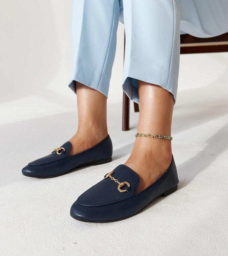 Erminia Marineblaue Mokassins mit Schnalle