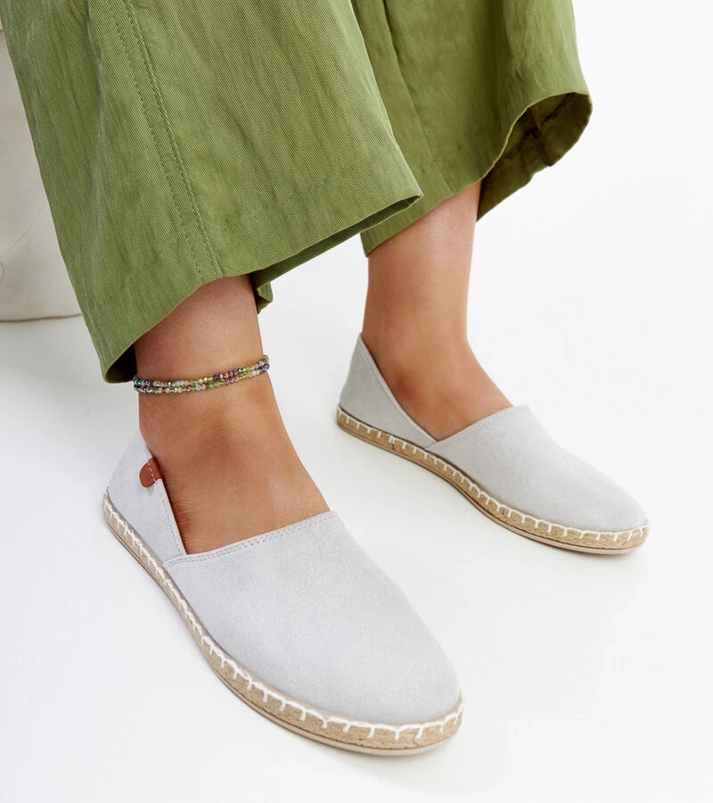 Silberne Turnschuhe von Gimja