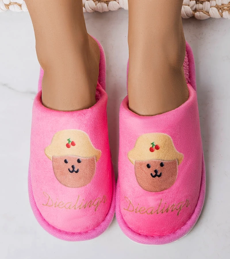 Die rosafarbenen weichen Hausschuhe von Diealings