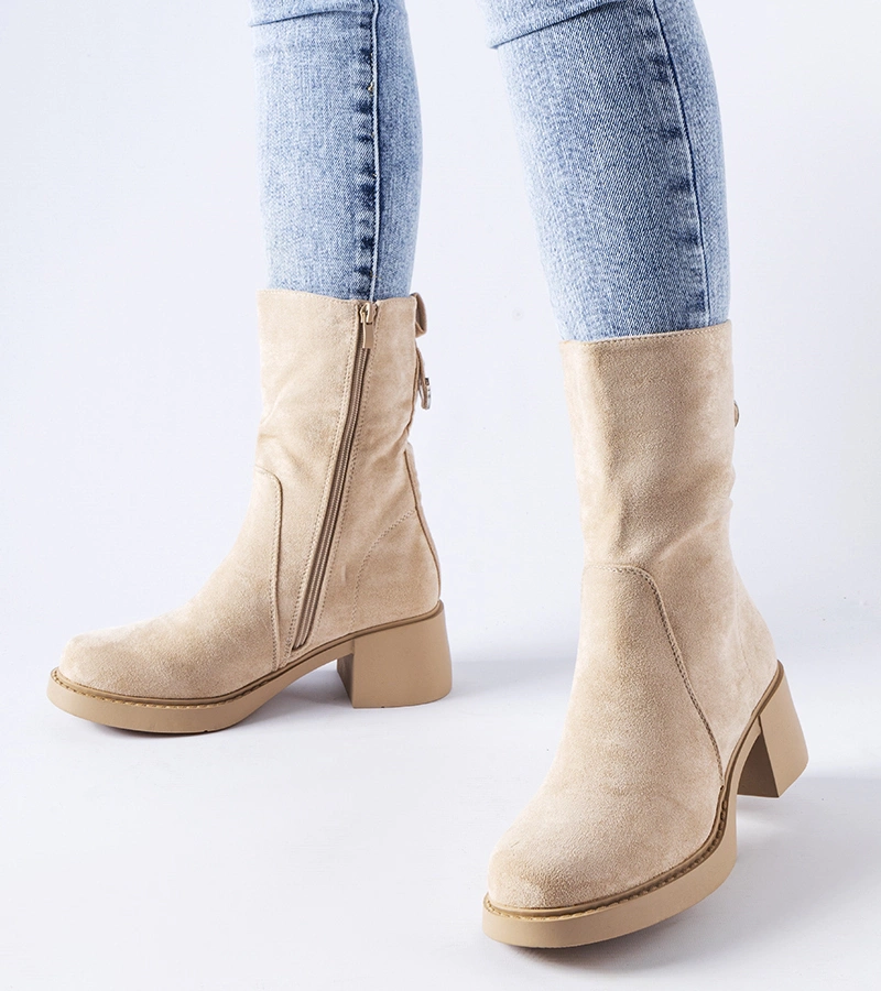 Beige Stiefeletten mit Absatz aus Öko-Wildleder Agordino
