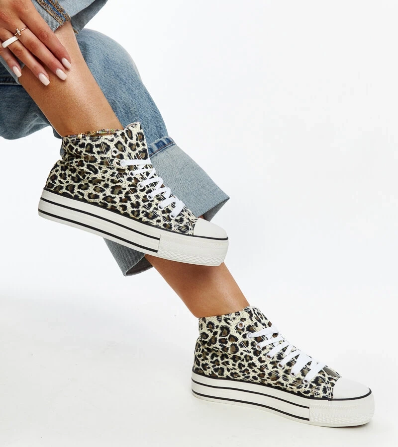 Hohe Sneakers mit Leopardenmuster auf dicker Sohle Bagy-Plattform