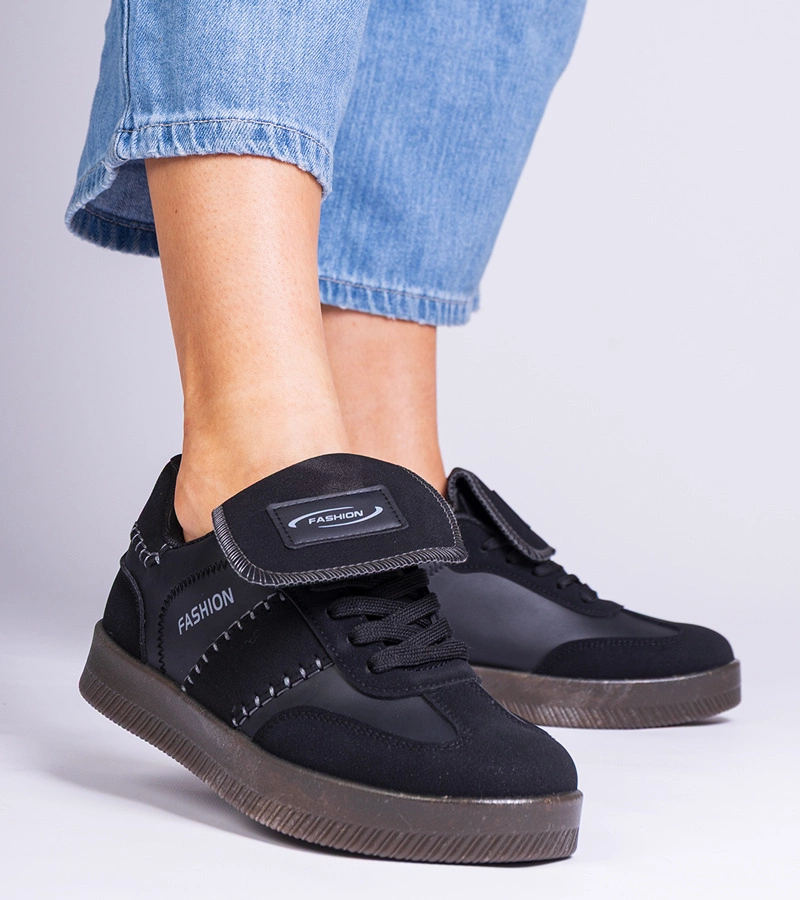 Schwarze Plateau-Sneaker mit Nähten Puente